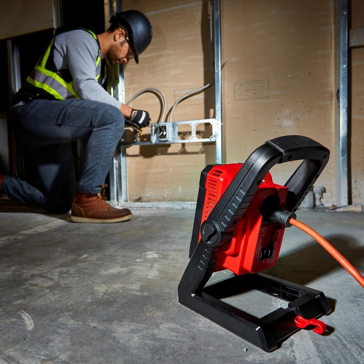 20V Cordless 2000 Lumen Work Light Z86221
