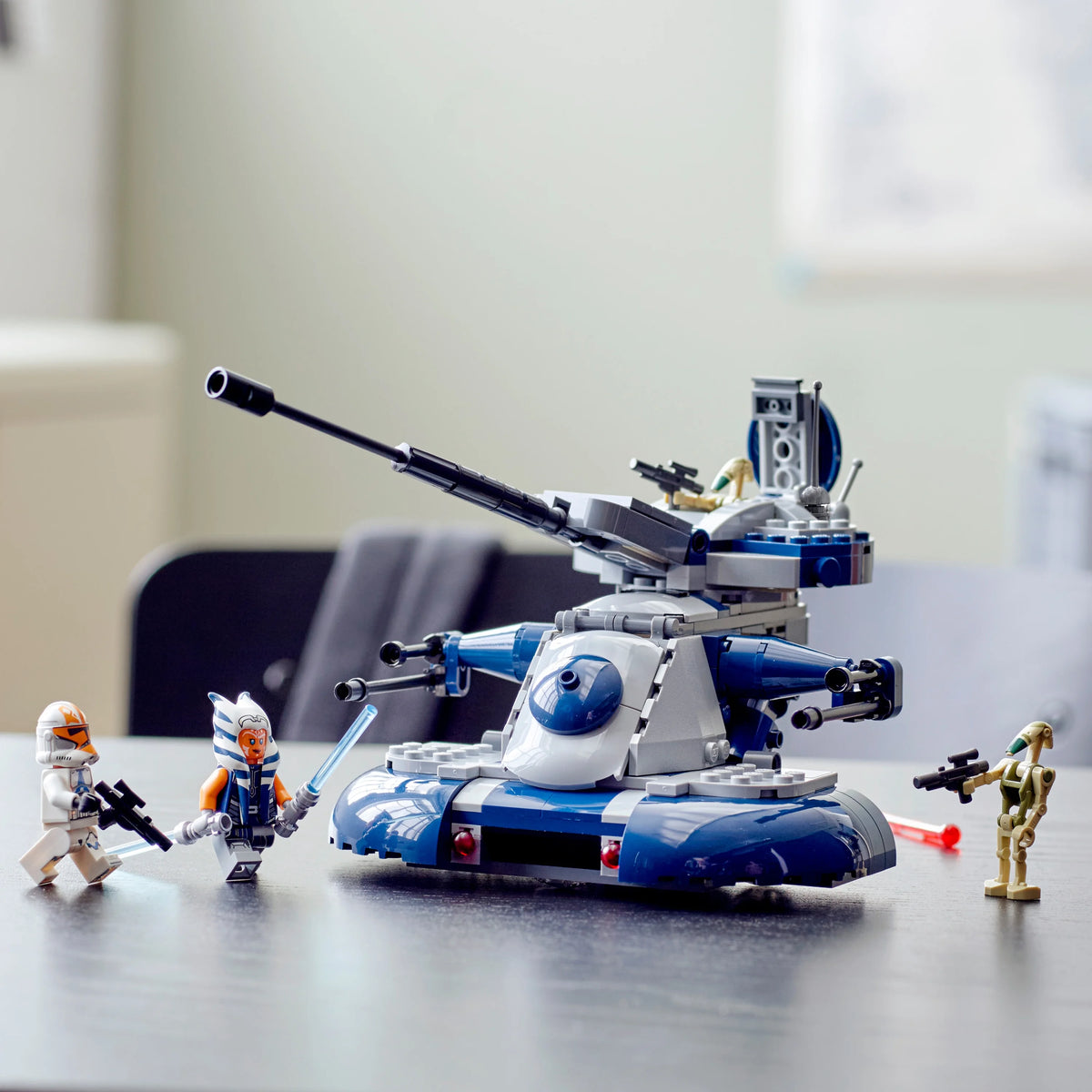 Armored Assault Tank (AAT) 75283 Building Toy Set (286 Pieces) V4448