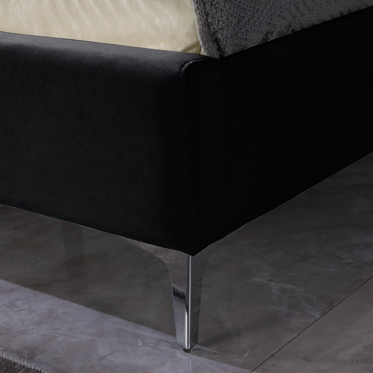 Wood Platform Bed Frame with Upholstered Headboard King Black Q11557