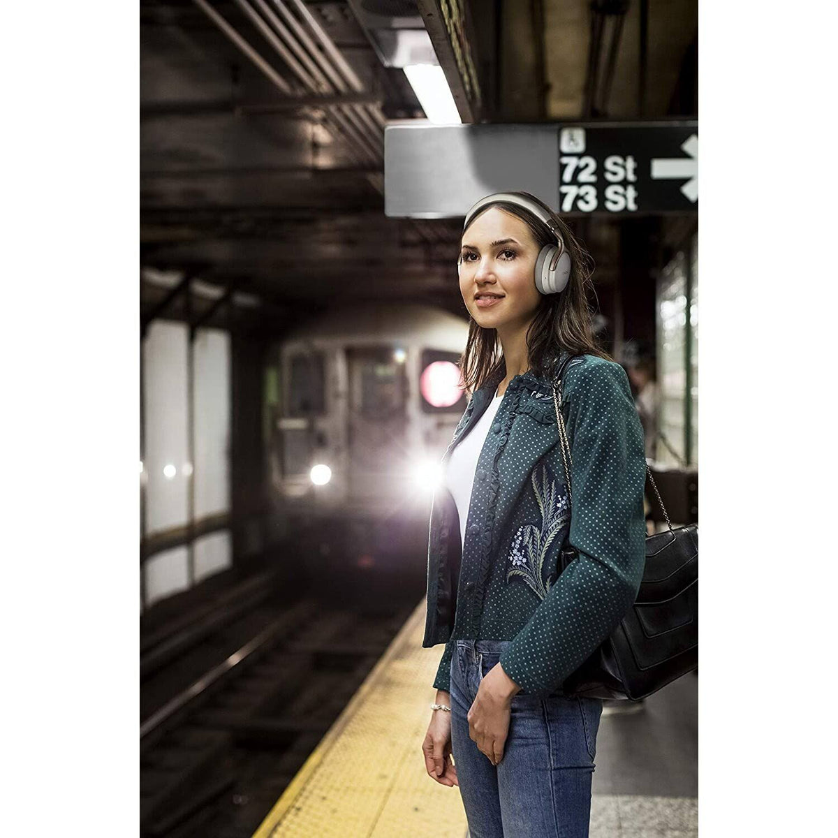 White Wireless Noise Cancellation Headphones C57417