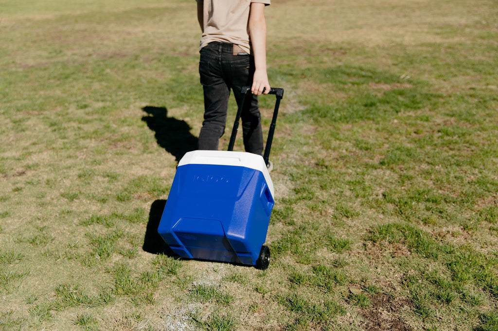Blue 16 QT. Wheeled Ice Chest Cooler H90023