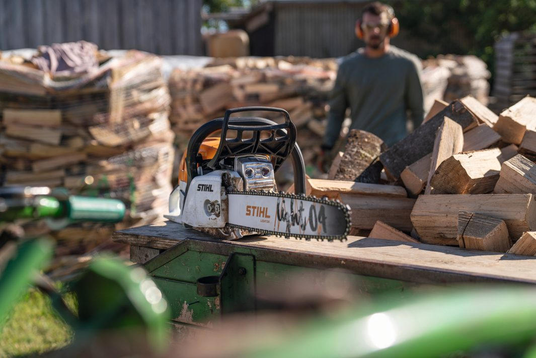 GASOLINE CHAINSAW M26913