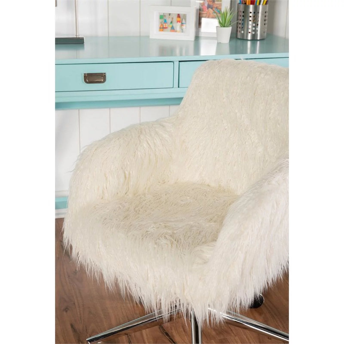 White Faux Fur Upholstered Office Chair P5508